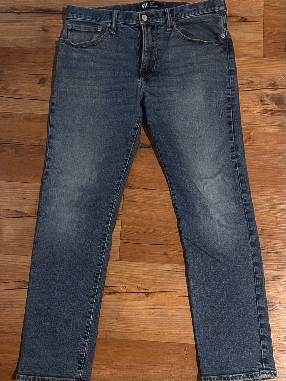 GAP Men Slim-Straight Jeans in Faded Blue Wash